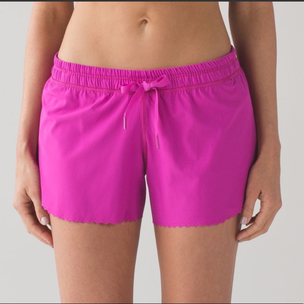 LULULEMON ATHLETICA SHORTS Size 6